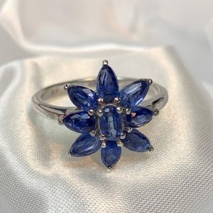 💙Genuine Kyanite Flower Ring💙